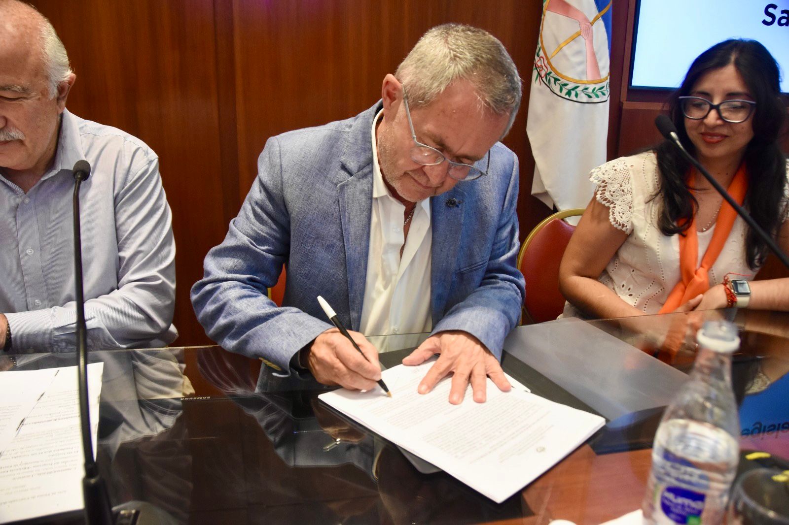 Mario Pizarro firmó convenio de cooperación con entidades vecinales de Jujuy